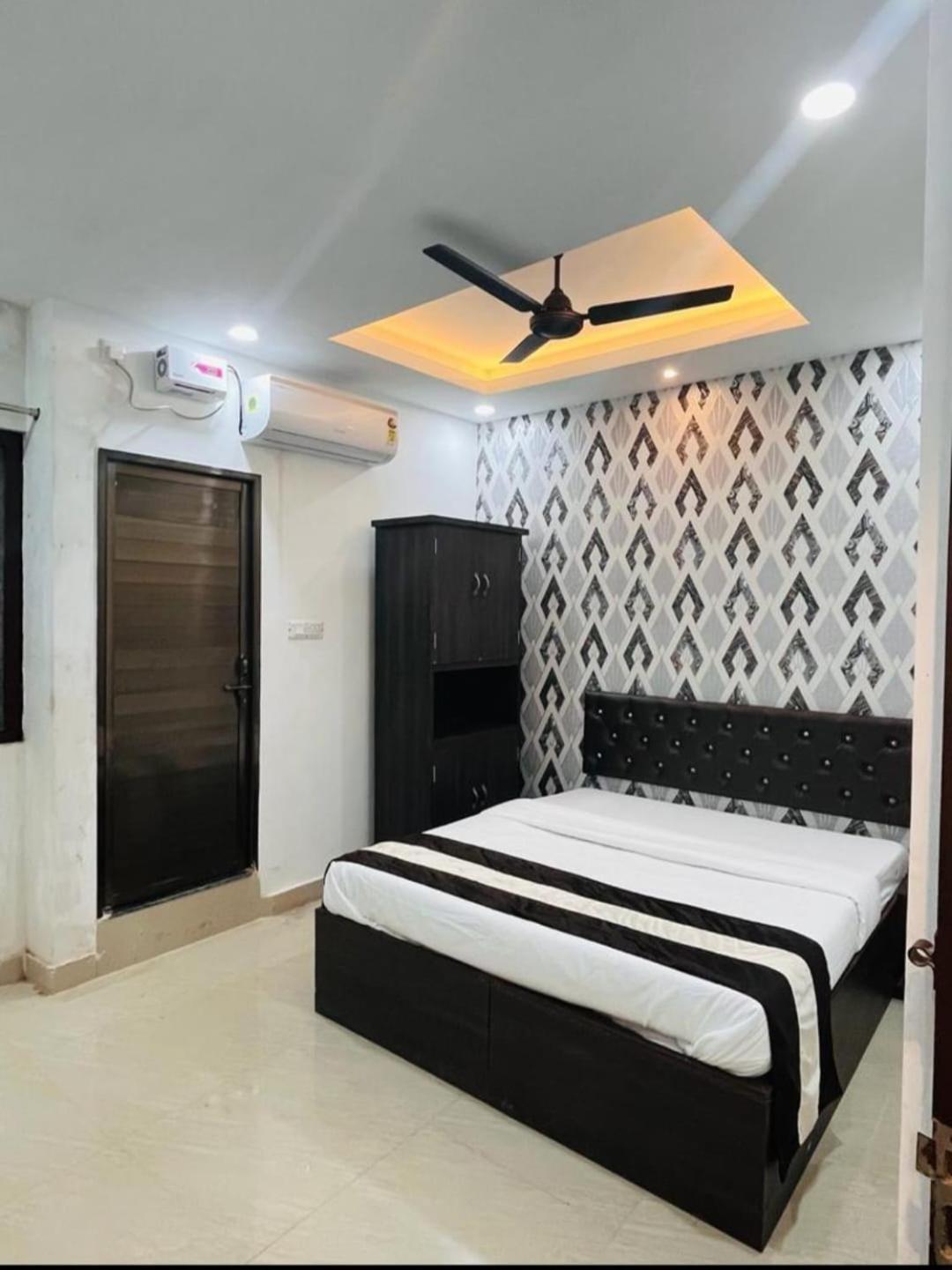 ורנאסי Hotel Shiv Mangalam Near Kashi Vishwanath Tample מראה חיצוני תמונה