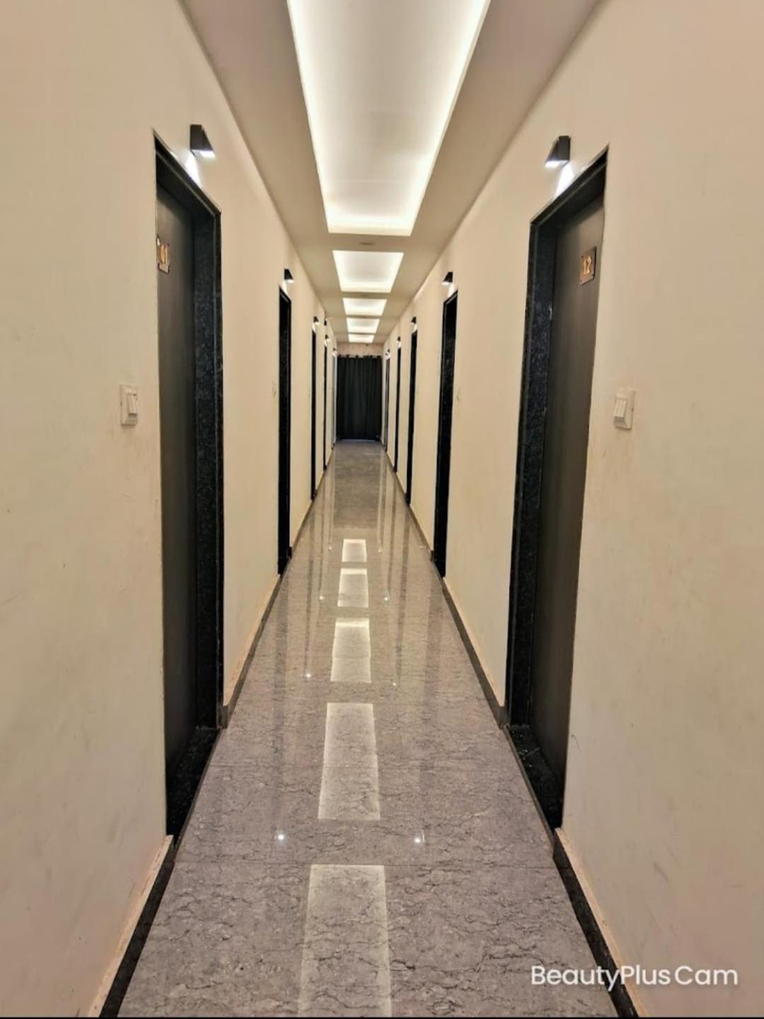 ורנאסי Hotel Shiv Mangalam Near Kashi Vishwanath Tample מראה חיצוני תמונה