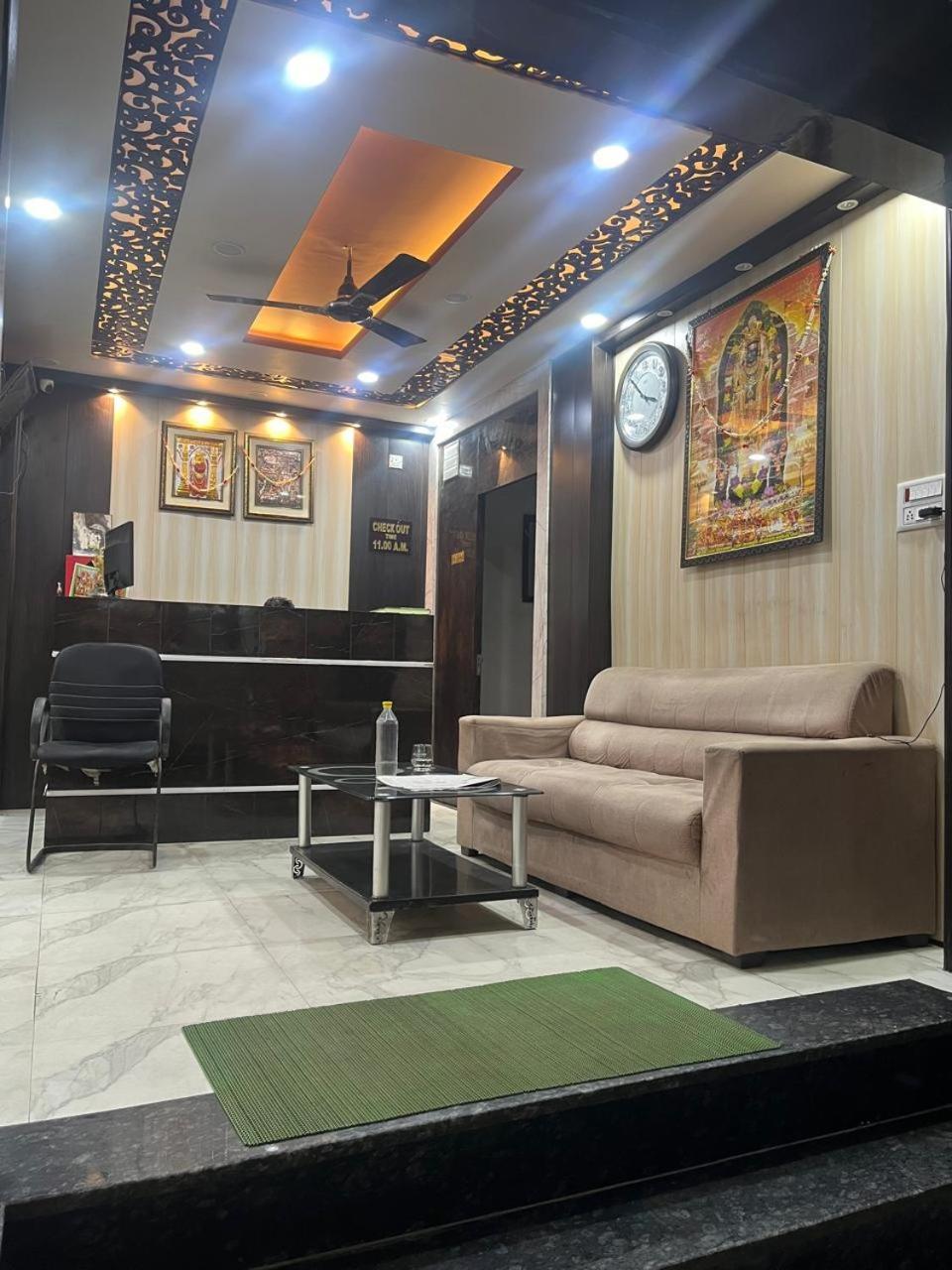 ורנאסי Hotel Shiv Mangalam Near Kashi Vishwanath Tample מראה חיצוני תמונה